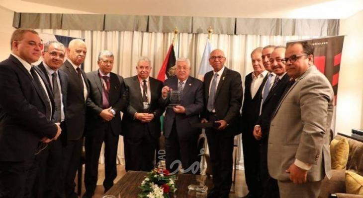 خلال لقاء وفد من المثقفين المصريين.. عباس: هناك إرداة سياسية ثابتة لإجراء الانتخابات
