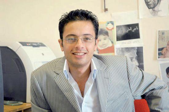 بينهم الشاعر بسيسو..فلسطينيون يساندون الرسام "سباعنة" بعد رسم مثير للجدل