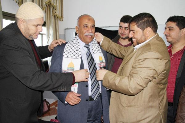 وكيل وزارة الشئون الاجتماعية يزور جمعية الفلاح الخيرية ويشيد برئيسها