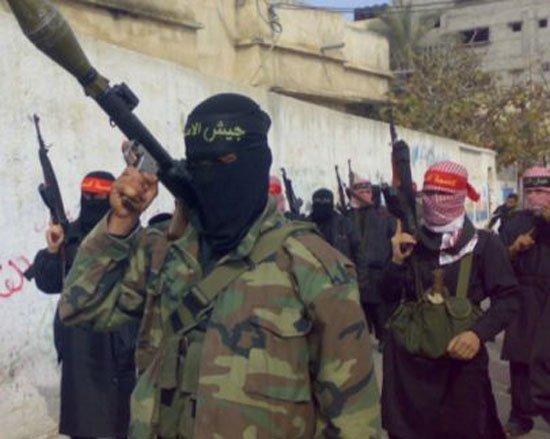 بالصور : السلاح يحكم غزة.. 50 فصيلا مسلحا يفرضون كلمتهم على القطاع بمليون قطعة سلاح..
