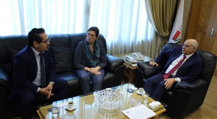 "الأونروا": حصول الفلسطينيين في لبنان على إجازات عمل لا يؤثر إطلاقاً على وضعهم بصفتهم لاجئين