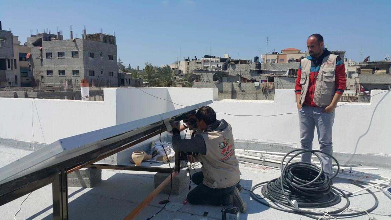 بالصور.. اللجنة الدولية للصليب الأحمر تنتهي من امداد 32 عيادة رعاية أولية في غزة بنظام الطاقة الشمسية