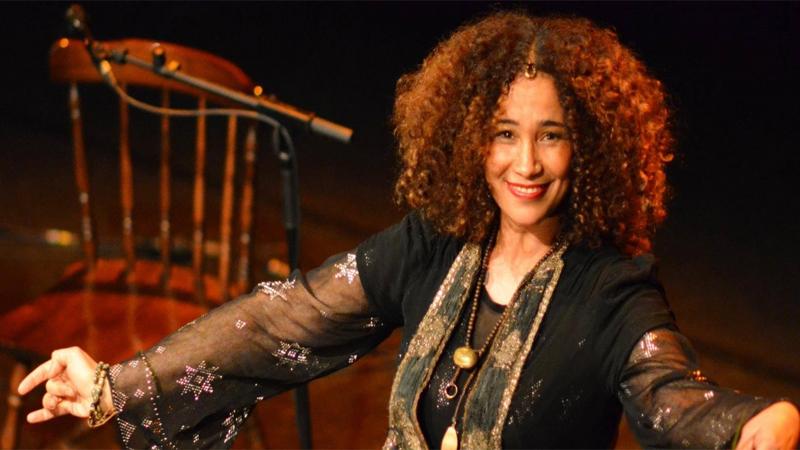التنوسية غالية بنعلى تعتزل الغناء - شاهد