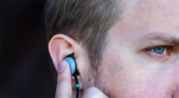 سماعات جوجل الذكية Pixel Buds تصل إلى العديد من البلدان حول العالم