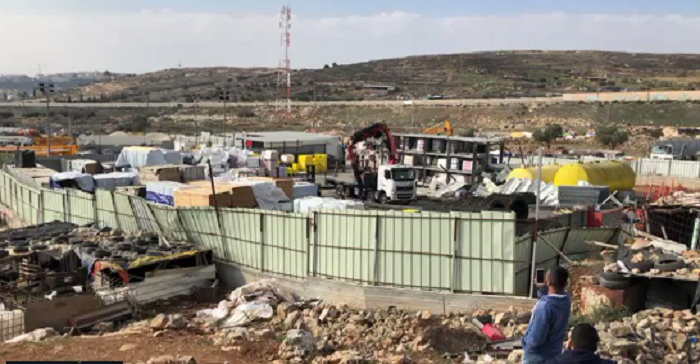 بالفيديو.. القدس: قوات الاحتلال تصادر مواد بناء من بيت حنينا