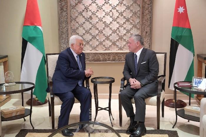 الرئيس عباس يلتقي العاهل الأردني في عمان