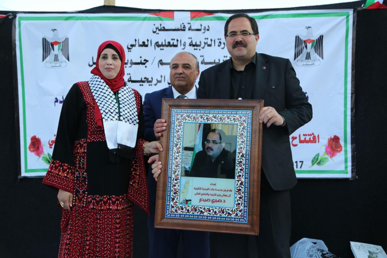 (صور) صيدم يفتتح مدرسة بنات الريحية في جنوب الخليل