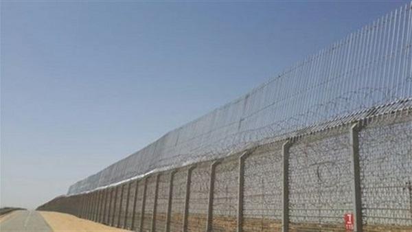 معاريف: إسرائيل تزيد من ارتفاع الجدار العازل مع مصر