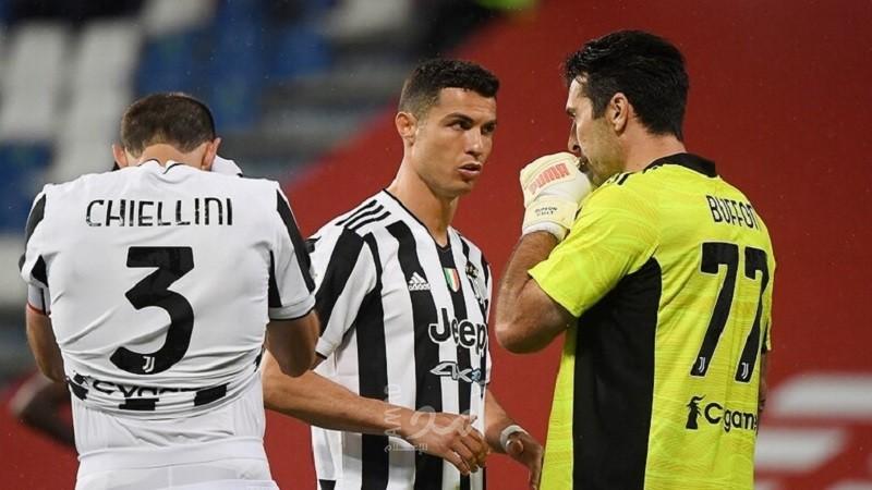 "بوفون" يحمل رونالدو مسؤولية فشل يوفنتوس في التتويج بدوري "أبطال أوروبا"