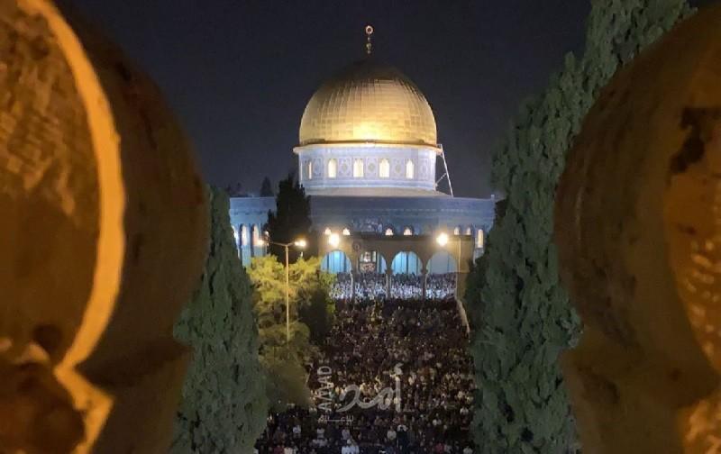 (250) ألف يؤدون صلاة "التراويح" في المسجد الأقصى