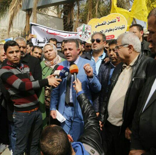 نشطاء فتحاويون في غزة ينظمون وقفة تضامنية ضد اعتقال ابناء الحركة من قبل أمن السلطة