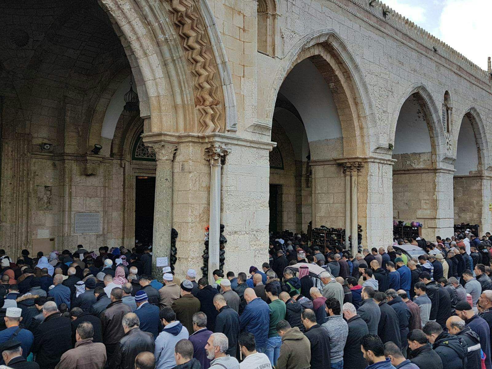 40 ألف مصلٍ يؤدون الجمعة في الأقصى