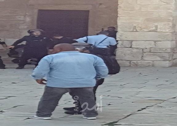 محدث - بالفيديو والصور.. القدس: إصابة مجندة من جيش الاحتلال بعملية طعن واعتقال المنفذ