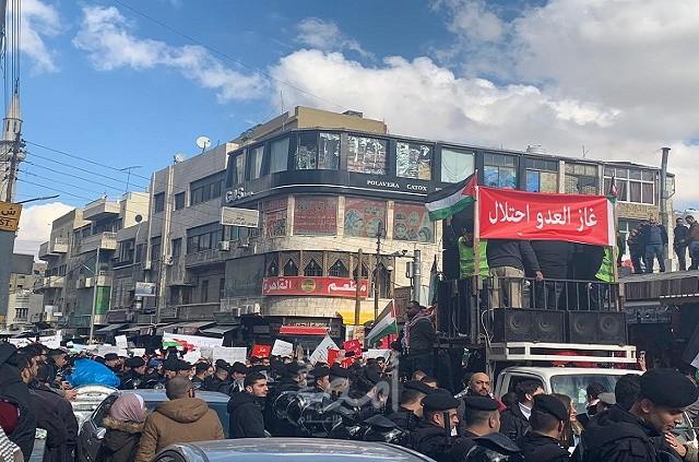 وسط مطالبات بإسقاط الاتفاقية.. الأردنيين يشاركون في مسيرة رافضة لاتفاقية الغاز مع اسرائيل