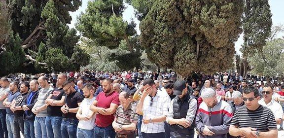35 ألف مصل يؤدون صلاة الجمعة في المسجد الأقصى