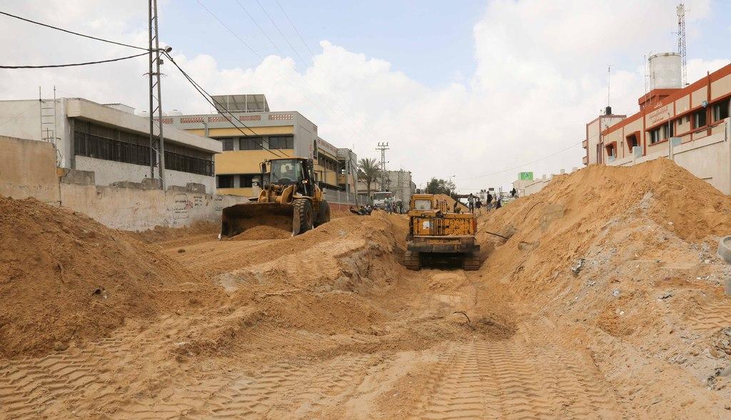 الشروع بتطوير شارع رقم 22 المحاذي لمجمع ناصر الطبي غرب خانيونس