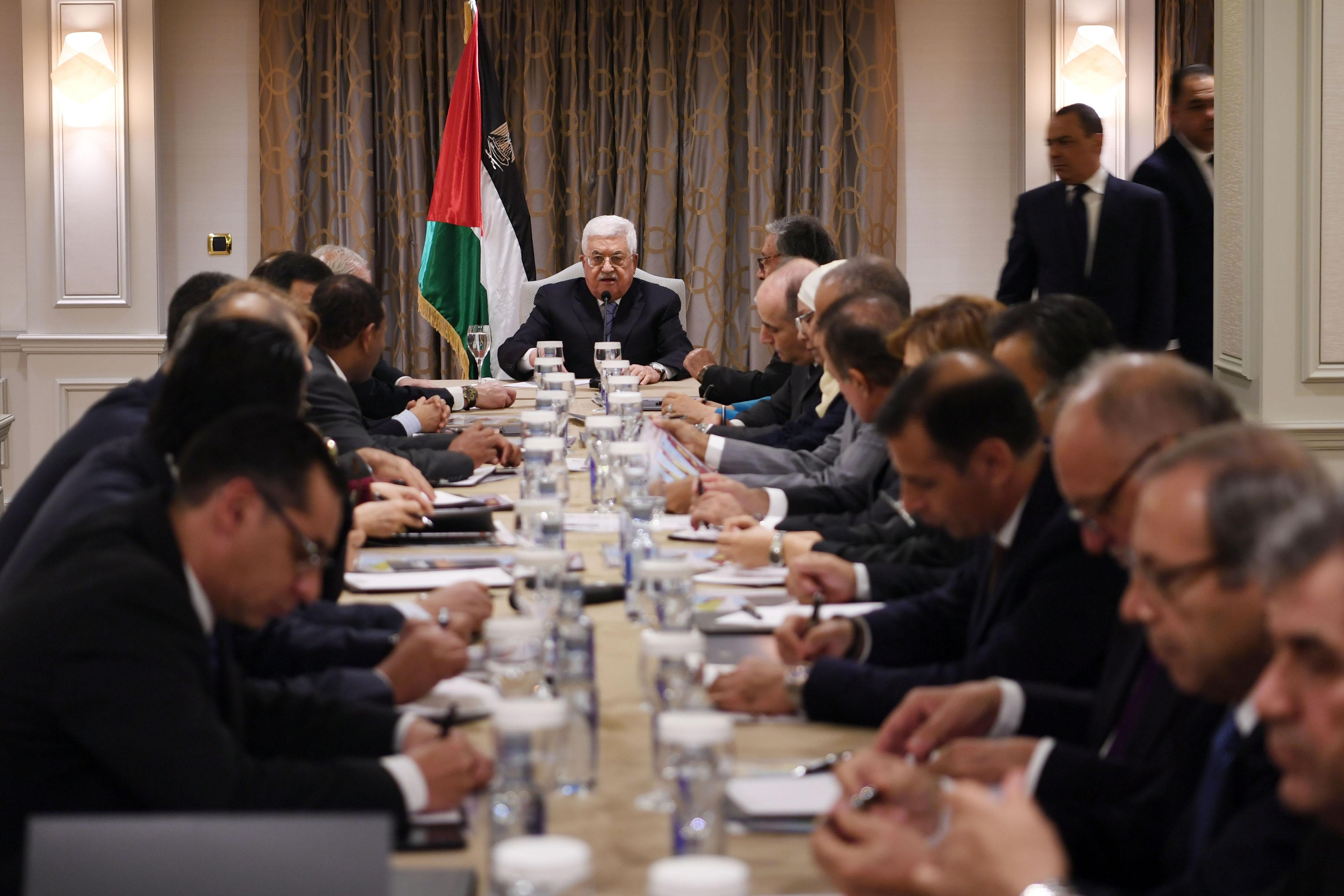 الرئيس عباس يلتقي السفراء العرب المعتمدين لدى إسبانيا