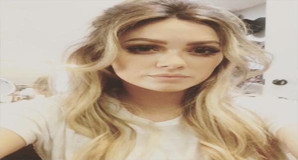 بالصور .. كيف تحولت هيلارى داف لأيقونة الجمال شارون تايت