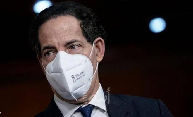 السيناتور جيمي راسكين رئيس فريق الإدعاء يبكي خلال محاكمة دونالد ترامب - فيديو
