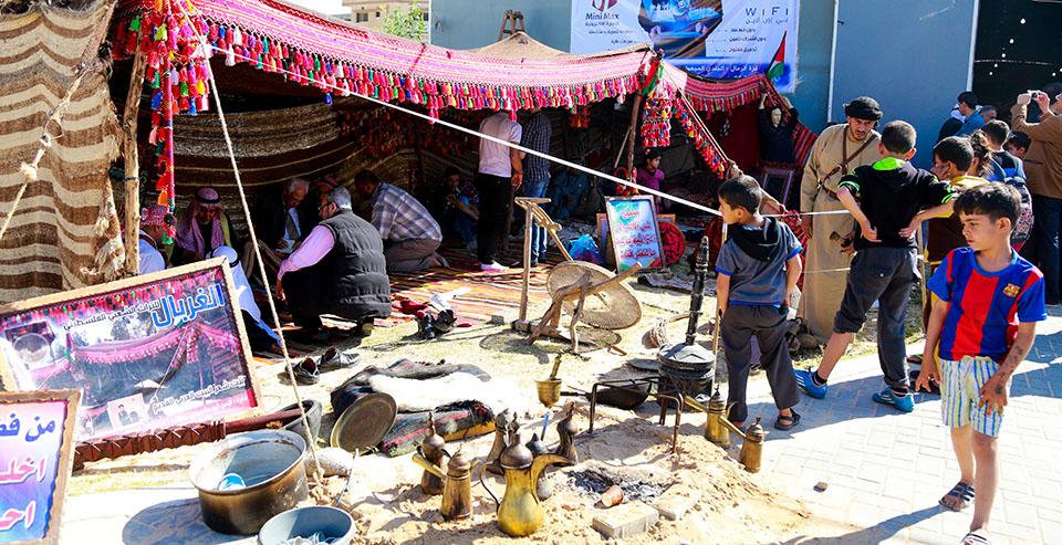 الثقافة والفكر الحر تفتتح معرض مشغولات تراثية فنية خشبية