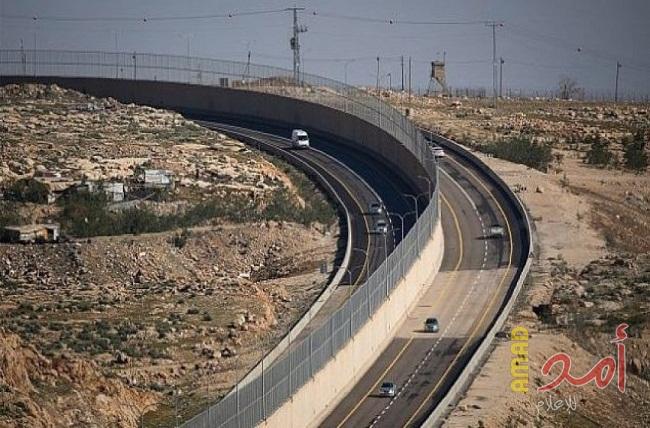 القدس: انهيار مقاطع من الجدار العنصري بمخيم شعفاط بفعل الأمطار