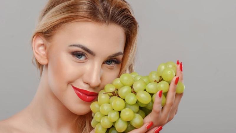 فوائد زيت بذور العنب للبشرة