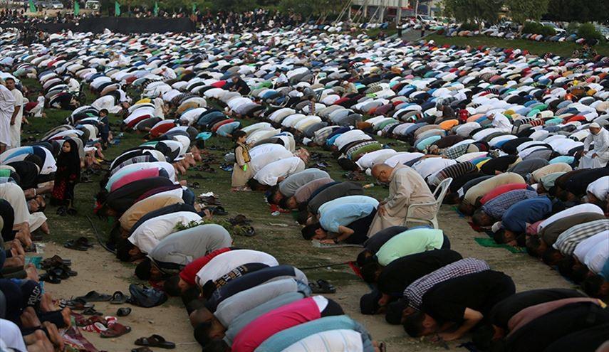 مواطنو غزة يؤدون صلاة العيد في العراء