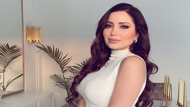 بدون حذاء.. نسرين طافش في أحدث ظهور لها - شاهد