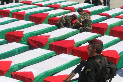 الاحتلال يسلم 5 جثامين للشهداء من الخليل