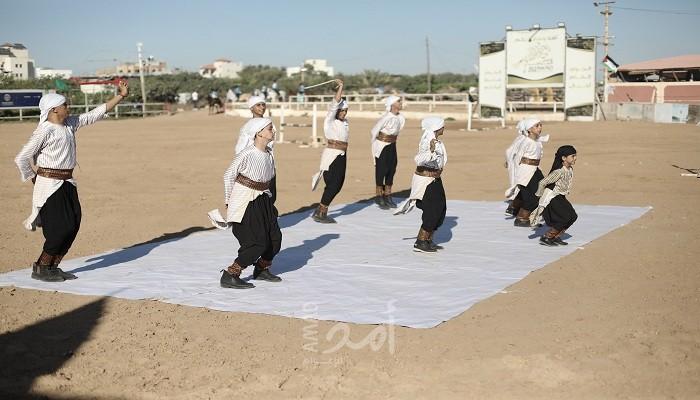 بناة الغد يخرج فتيان وفتيات دورتي ركوب الخيل والسباحة بغزة