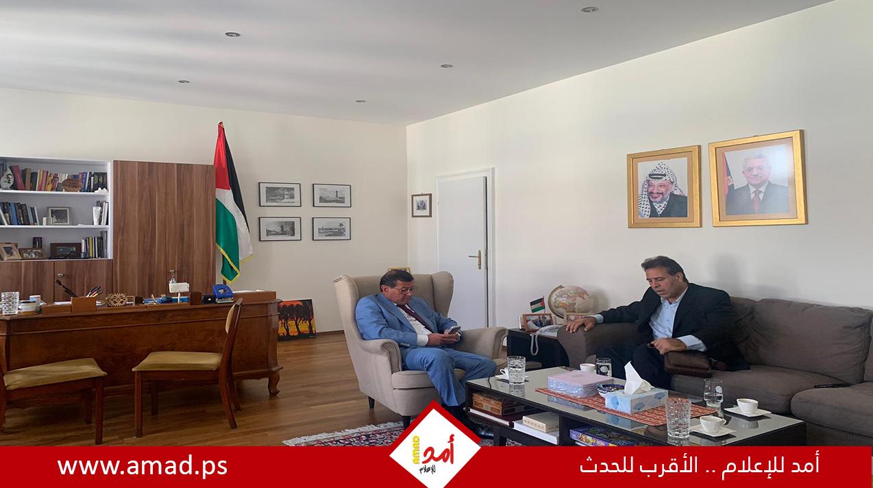 خلال لقاءه سفير فلسطين في فيينا..  أبو ظريفة يدعو للاهتمام بالمؤسسات والمنظمات الدولية