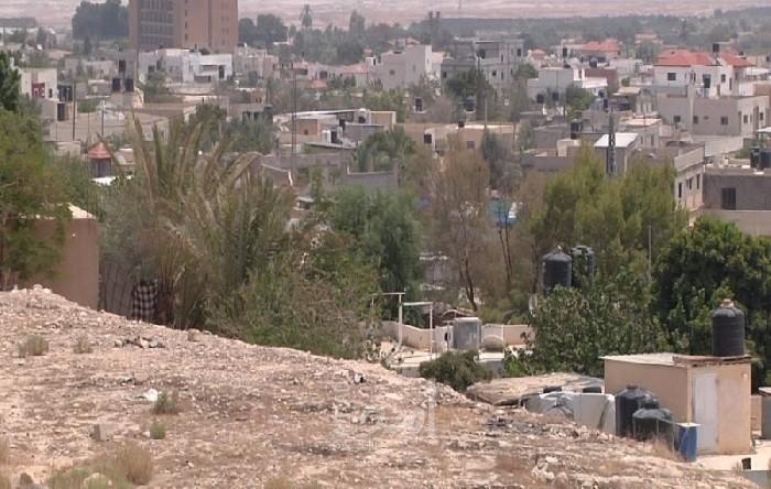 محافظ أريحا يقرر إعادة فتح مخيم "عين السلطان" وعودة الحياة إلى طبيعتها