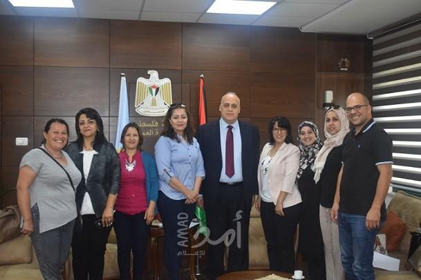 أبو جيش يبحث مع اللجنة الوطنية لتشغيل النساء سبل تعزيز التمكين الاقتصادي للمرأة
