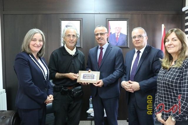 أبو دياك ومعايعة والشاعر يستقبلون الناشط الفرنسي المتضامن مع الخان الأحمر فرانك رومانو