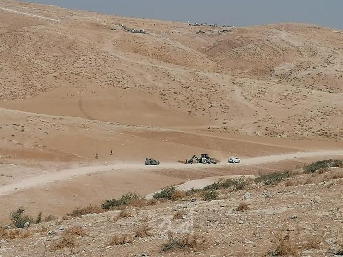 الخليل: قوات الاحتلال تدمر شبكة مياه في مسافر يطا