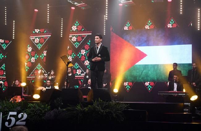 هل أحرج محمد عساف الرئيس عباس باغنيته "يا طير الطاير"!