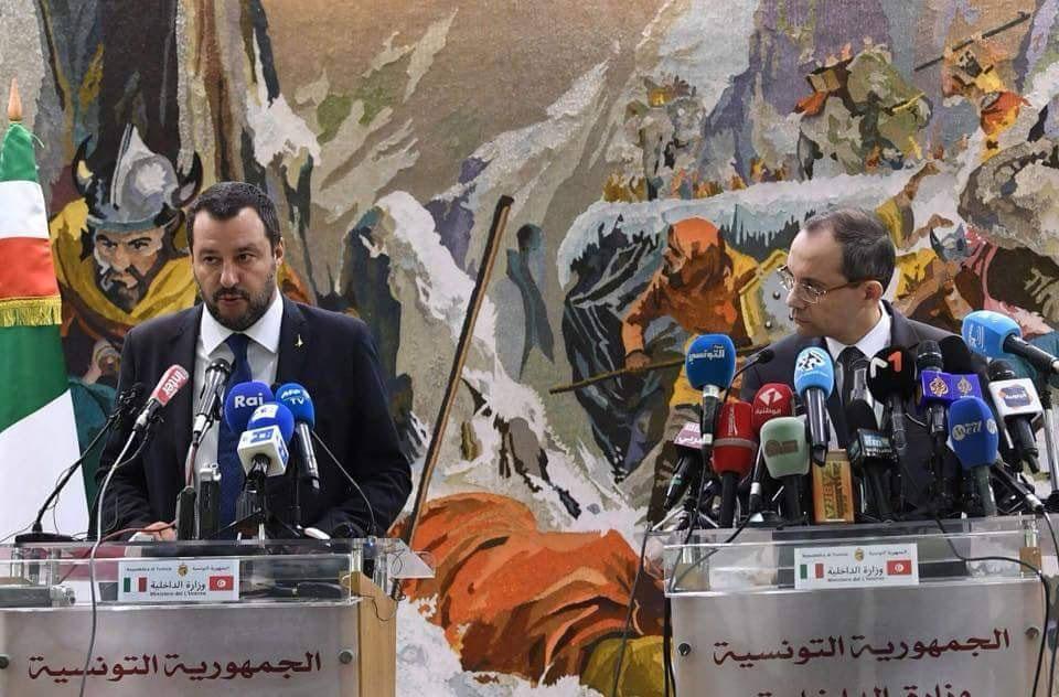 لوحة جدارية تفجّر جدلاً حول لقاء وزيري داخلية تونس وإيطاليا