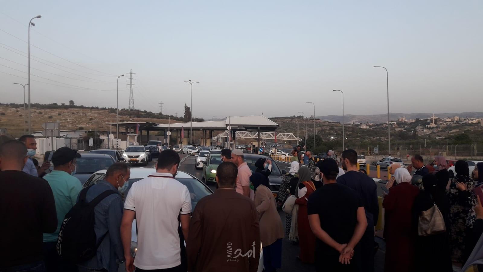 أكثر من 90 ألف فلسطيني في باحات المسجد الاقصى لإحياء ليلة القدر - صور وفيديو