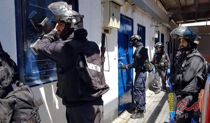 إعلام الأسرى: وحدات القمع تقتحم قسم (5) في سجن النقب