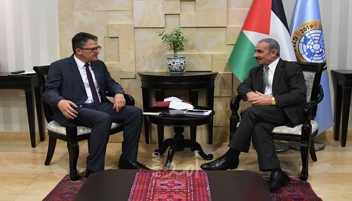 أشتية: لا نبحث عن تحسين الظروف المعيشية تحت إسرائيل وإنما العيش بكرامة