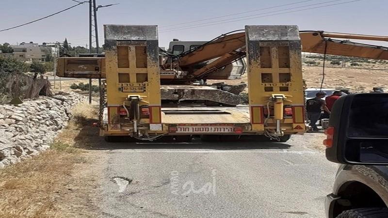 جيش الاحتلال يخطر بوقف العمل في حفريات لمدرسة كيسان ويستولي على جرافة