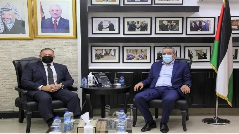 الشيخ يلتقي السفير المصري لبحث التطورات السياسية وملف المصالحة الفلسطينية