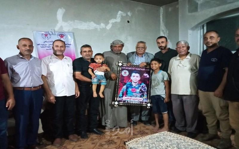 الديمقراطية تزور ذوي الشهيد حسن منصور شمال قطاع غزة