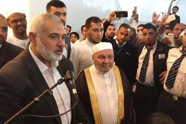 تكذيباً لشائعة وعكته الصحية .. ظهور لإسماعيل هنية في أحد مساجد الدوحة