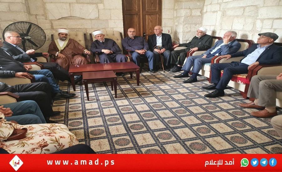 خلال زيارة وفد "المتابعة" الأقصى..بركة يدعو لتنظيم وقفات للقدس في 48