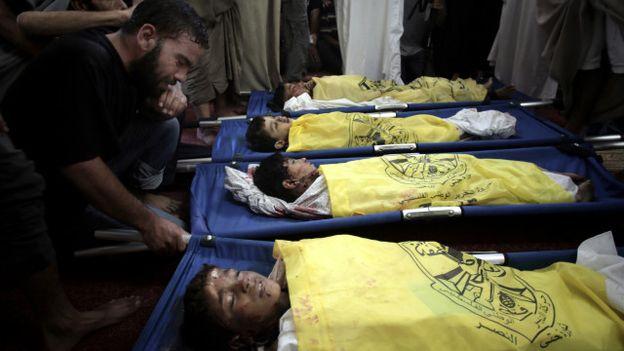 "الغارديان" بعد اغلاق التحقيق في مقتل أبناء بكر بغزة: "لا عدالة"