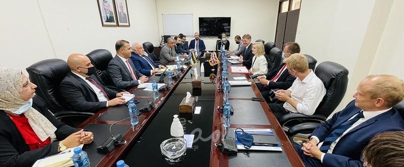 مالية رام الله: مازال أمام الاقتصاد الفلسطيني فترة طويلة لكي يتعافى