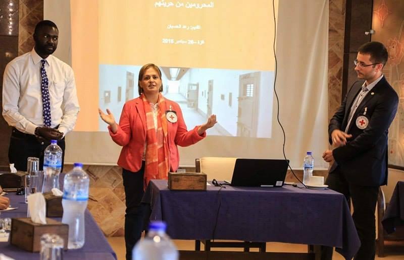 الصليب الأحمر ينظم حلقة نقاش حول المعتقلين في سجون الاحتلال الاسرائيلي