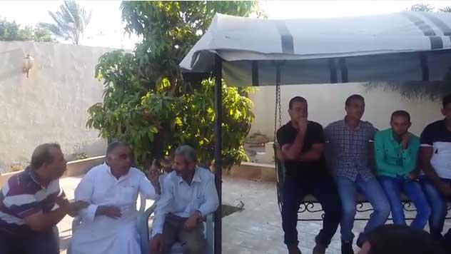 بسبب المقطوعة رواتبهم .. "طوشة" طالت شخص الرئيس عباس في منزل محافظ خانيونس (فيديو)