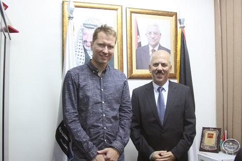 عيسى يلتقي باحث الماني مؤكداً على الحق الفلسطيني بأرضه